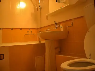 Apartament de inchiriere Sector 4 Bucuresti baie cu cada